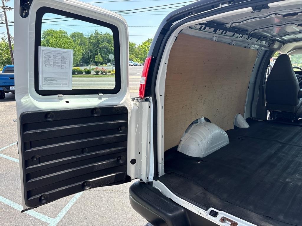 Chevrolet Express Cargo Van RWD 3500 135" 2017