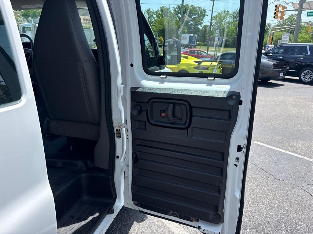 Chevrolet Express Cargo Van RWD 3500 135" 2017