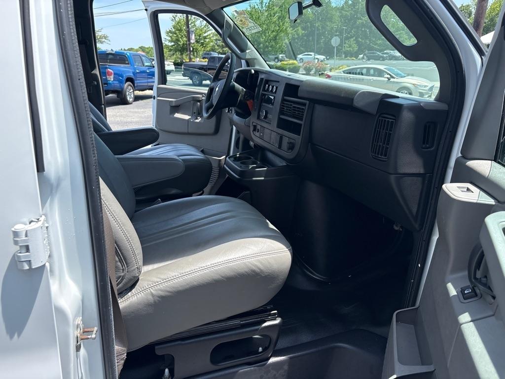 Chevrolet Express Cargo Van RWD 3500 135" 2017
