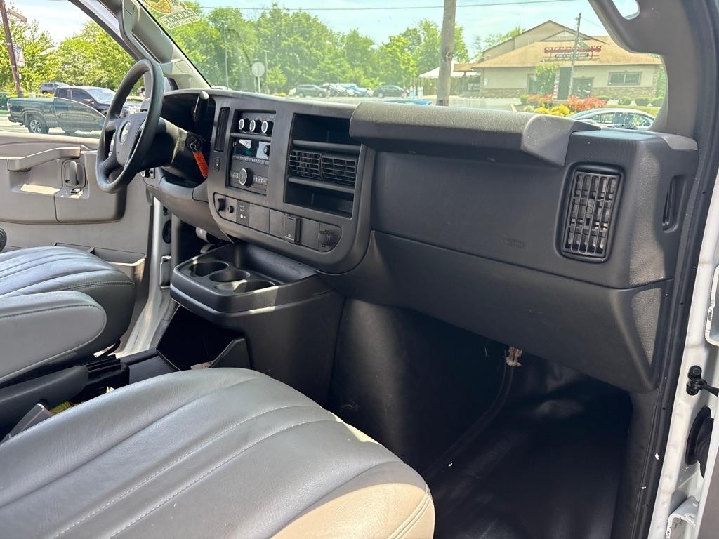 Chevrolet Express Cargo Van RWD 3500 135" 2017