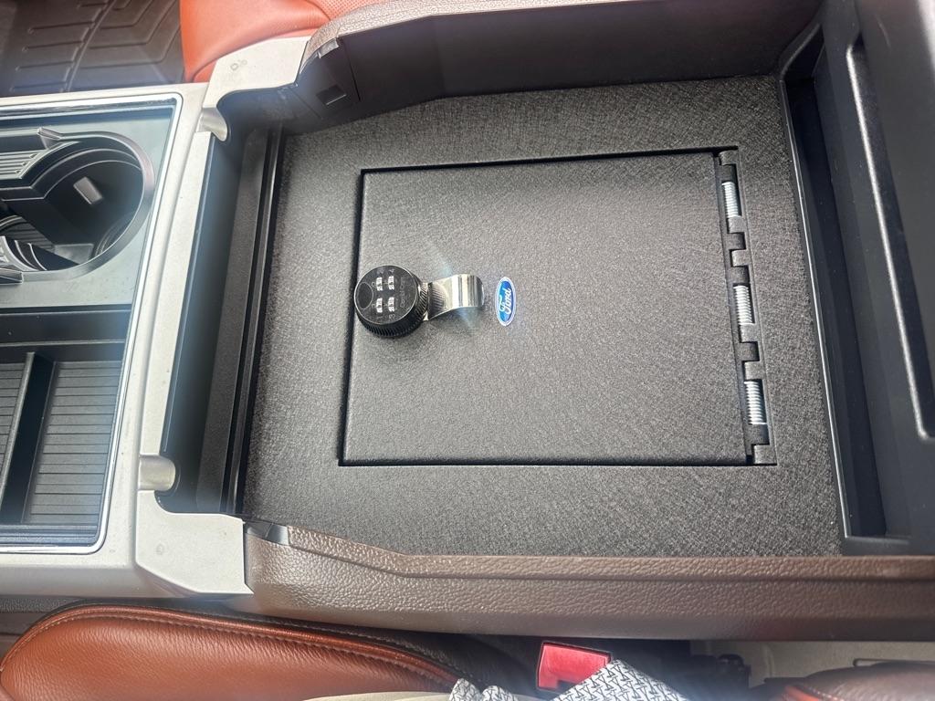 Ford Super Duty F-250 SRW King Ranch 4WD Crew Cab 8' Box 2021