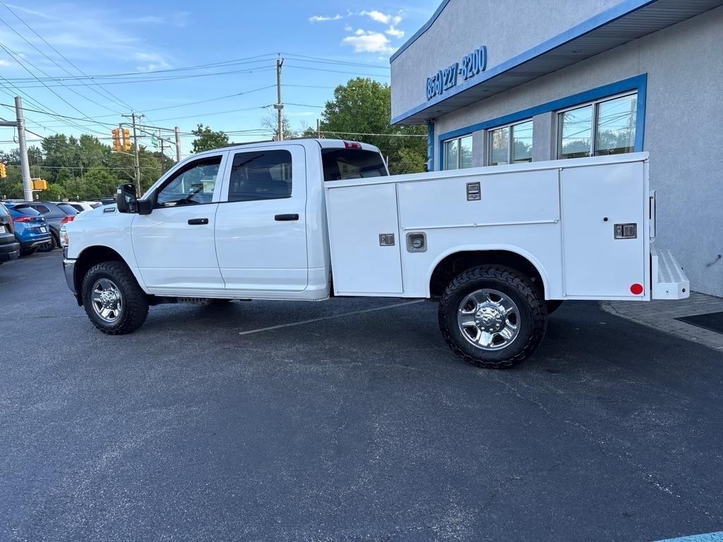 RAM 3500 Tradesman 4x4 Crew Cab 8' Box 2023