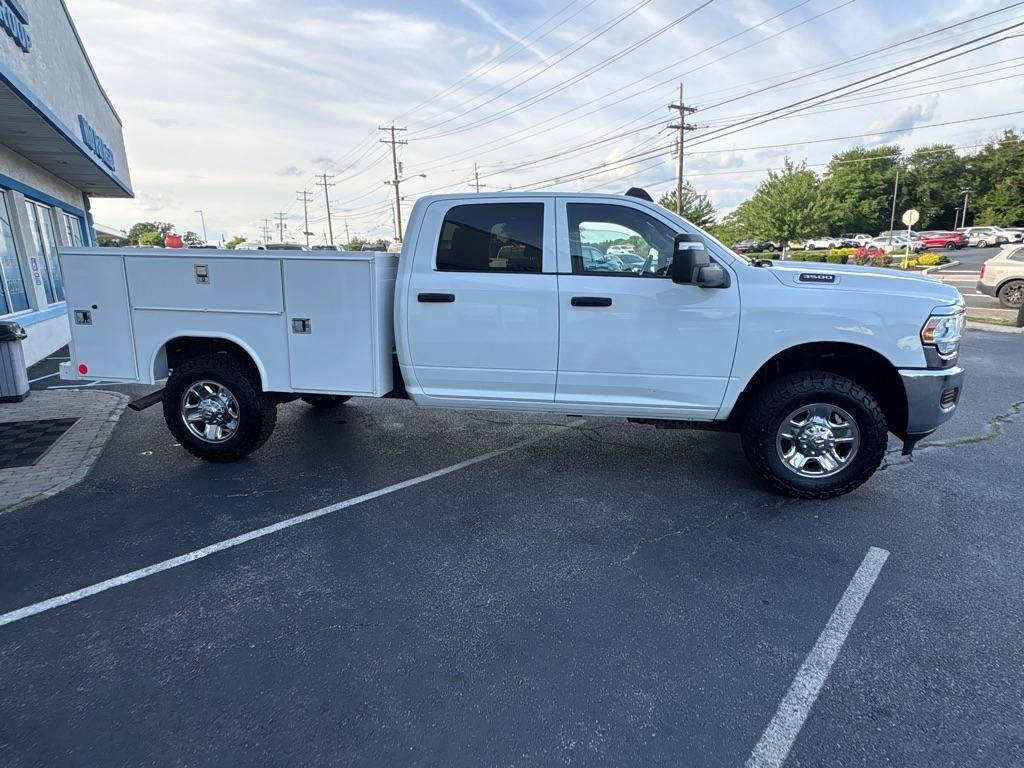 RAM 3500 Tradesman 4x4 Crew Cab 8' Box 2023