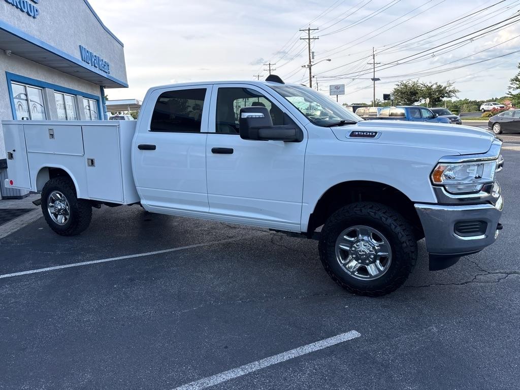 RAM 3500 Tradesman 4x4 Crew Cab 8' Box 2023