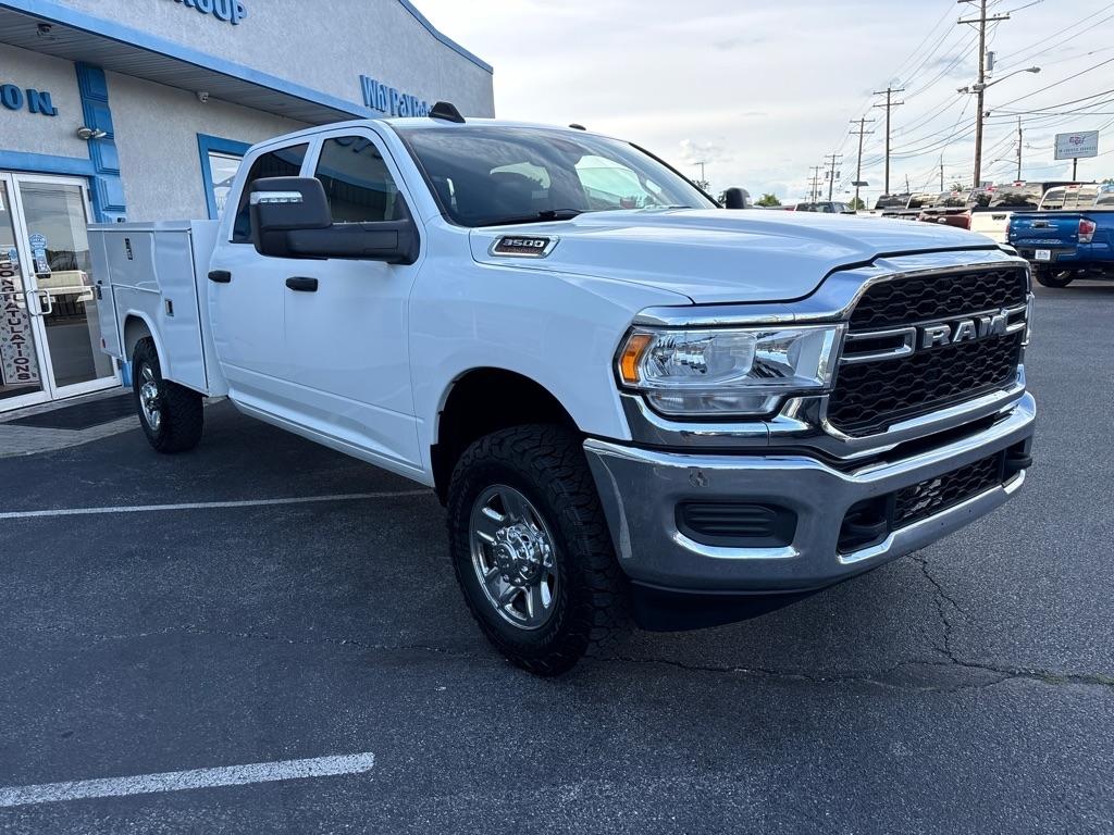 RAM 3500 Tradesman 4x4 Crew Cab 8' Box 2023