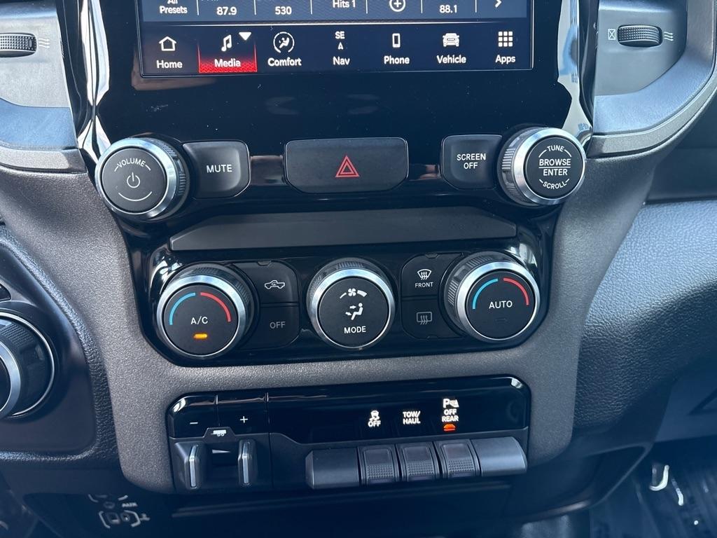 RAM 3500 Tradesman 4x4 Crew Cab 8' Box 2023