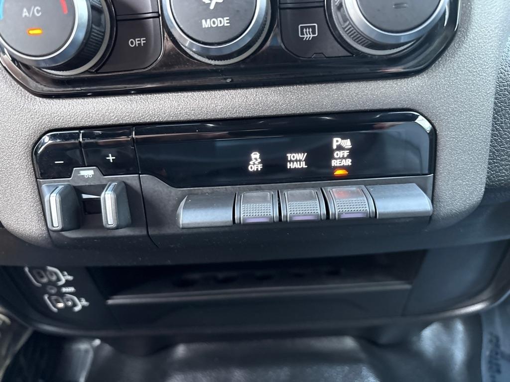 RAM 3500 Tradesman 4x4 Crew Cab 8' Box 2023