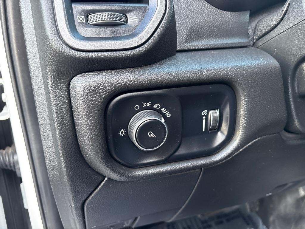 RAM 3500 Tradesman 4x4 Crew Cab 8' Box 2023