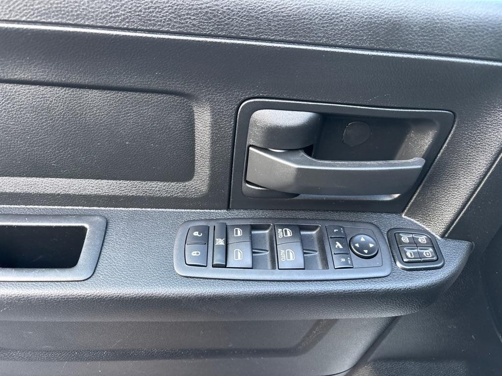 RAM 3500 Tradesman 4x4 Crew Cab 8' Box 2023