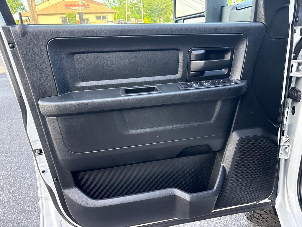 RAM 3500 Tradesman 4x4 Crew Cab 8' Box 2023
