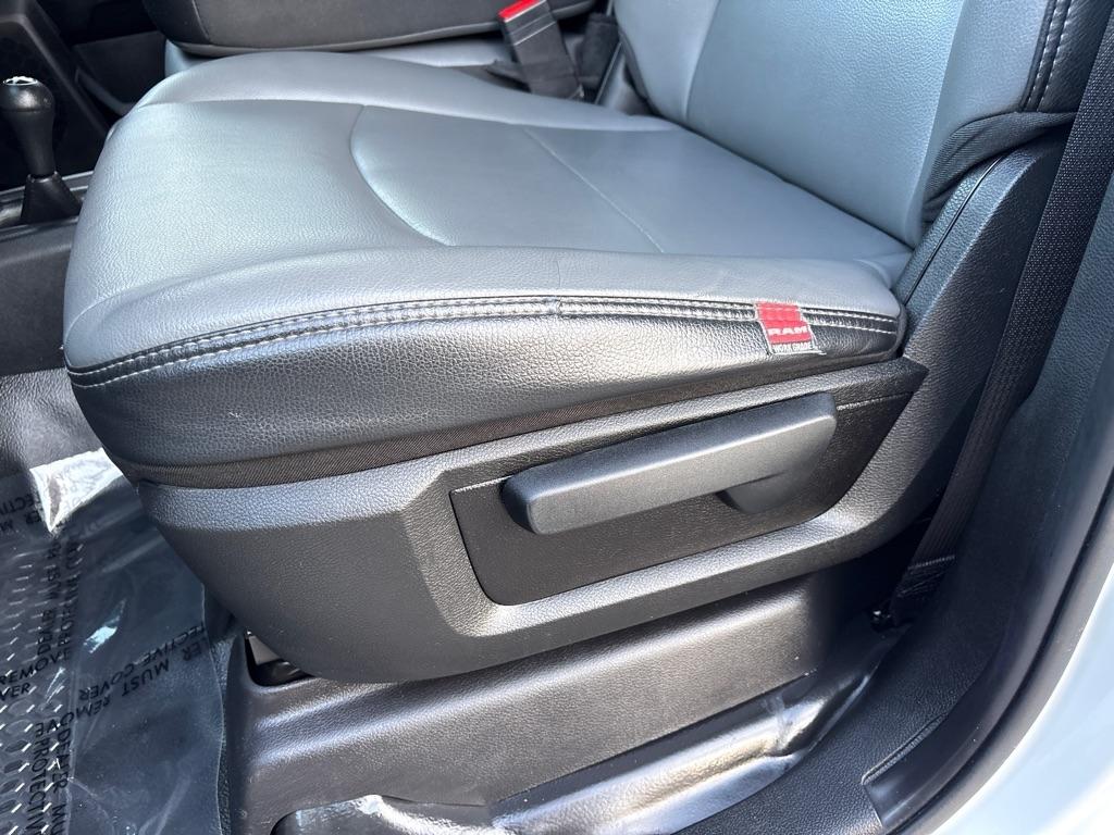 RAM 3500 Tradesman 4x4 Crew Cab 8' Box 2023