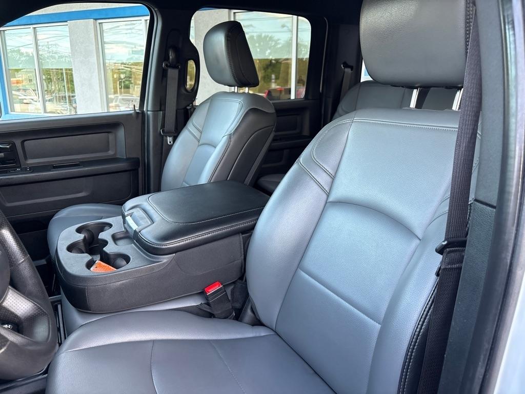 RAM 3500 Tradesman 4x4 Crew Cab 8' Box 2023