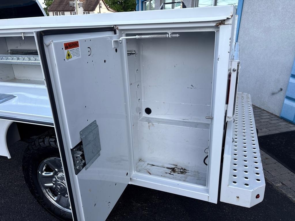 RAM 3500 Tradesman 4x4 Crew Cab 8' Box 2023