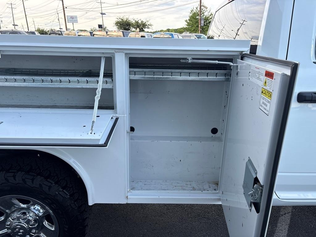 RAM 3500 Tradesman 4x4 Crew Cab 8' Box 2023