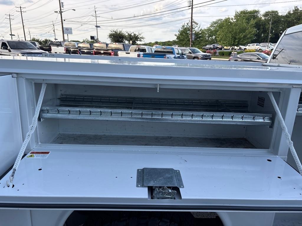 RAM 3500 Tradesman 4x4 Crew Cab 8' Box 2023