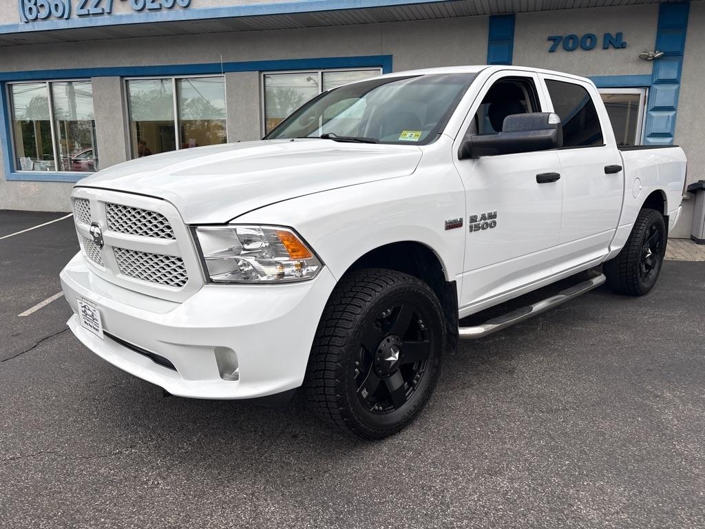 RAM 1500 2WD Crew Cab 140.5" Express 2015