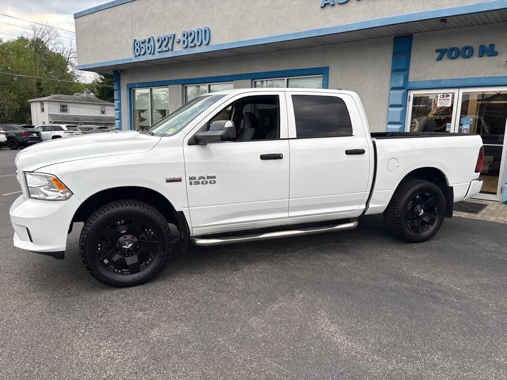 RAM 1500 2WD Crew Cab 140.5" Express 2015