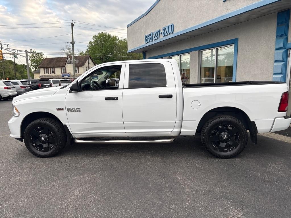 RAM 1500 2WD Crew Cab 140.5" Express 2015