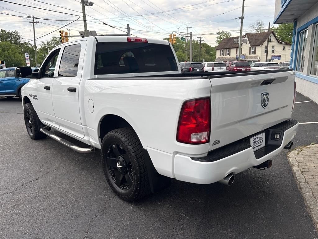 RAM 1500 2WD Crew Cab 140.5" Express 2015