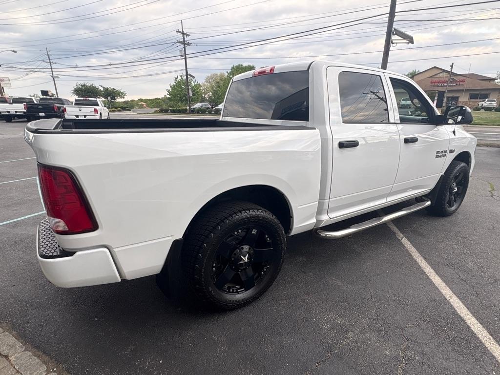 RAM 1500 2WD Crew Cab 140.5" Express 2015