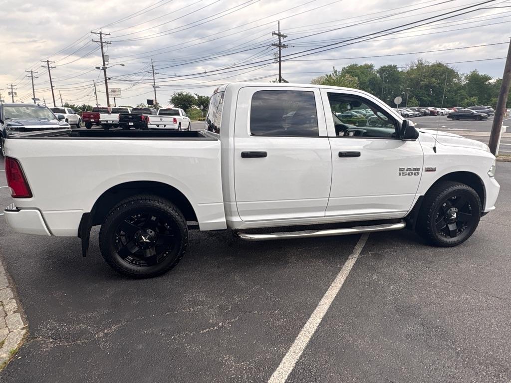 RAM 1500 2WD Crew Cab 140.5" Express 2015