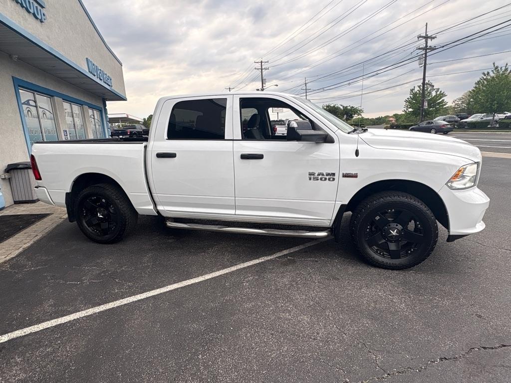 RAM 1500 2WD Crew Cab 140.5" Express 2015