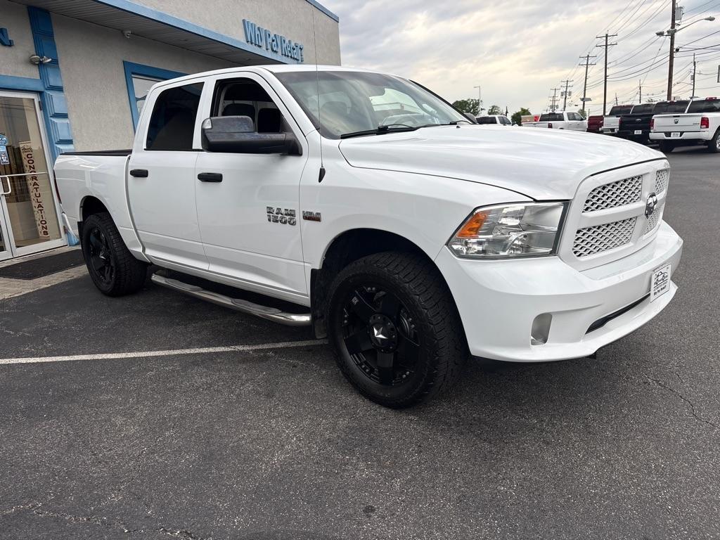 RAM 1500 2WD Crew Cab 140.5" Express 2015
