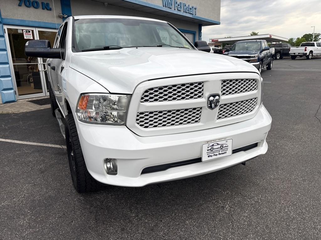 RAM 1500 2WD Crew Cab 140.5" Express 2015