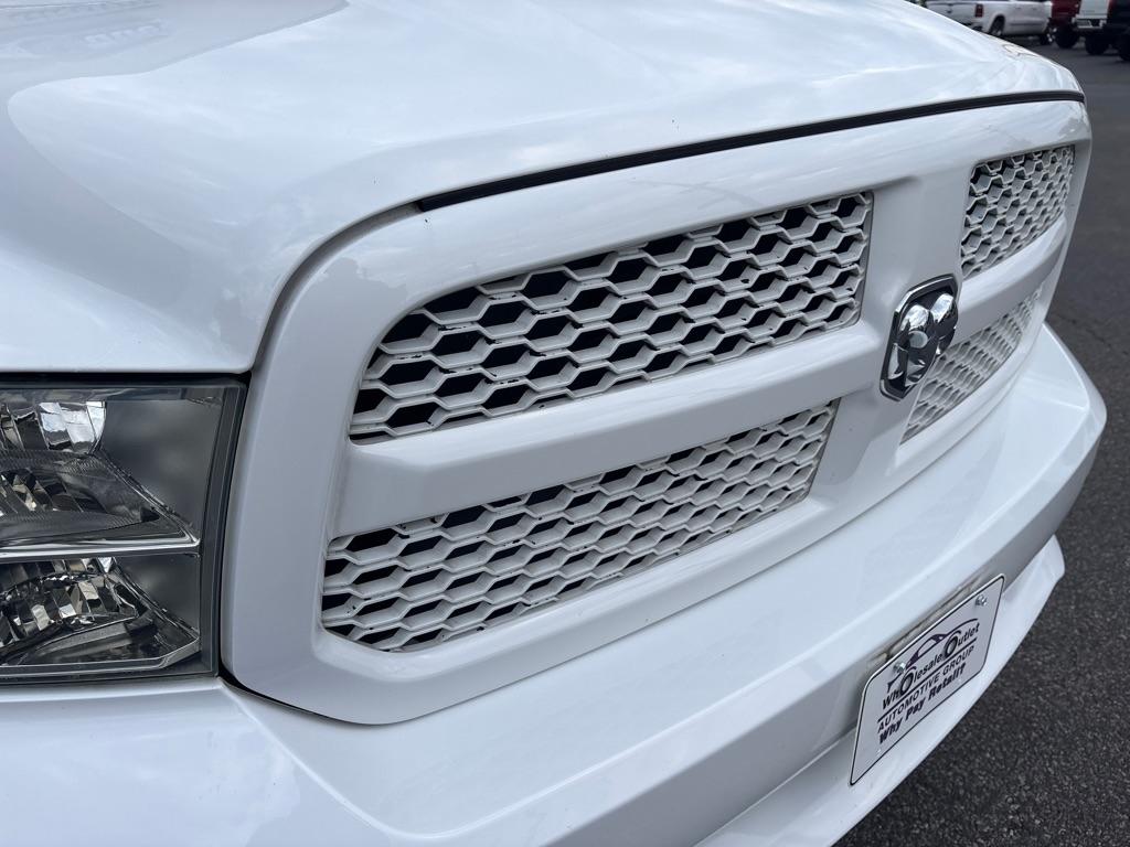 RAM 1500 2WD Crew Cab 140.5" Express 2015