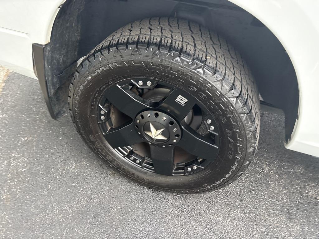 RAM 1500 2WD Crew Cab 140.5" Express 2015
