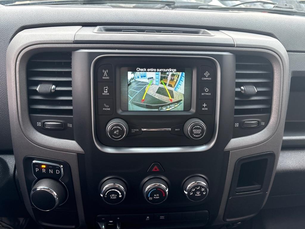 RAM 1500 2WD Crew Cab 140.5" Express 2015