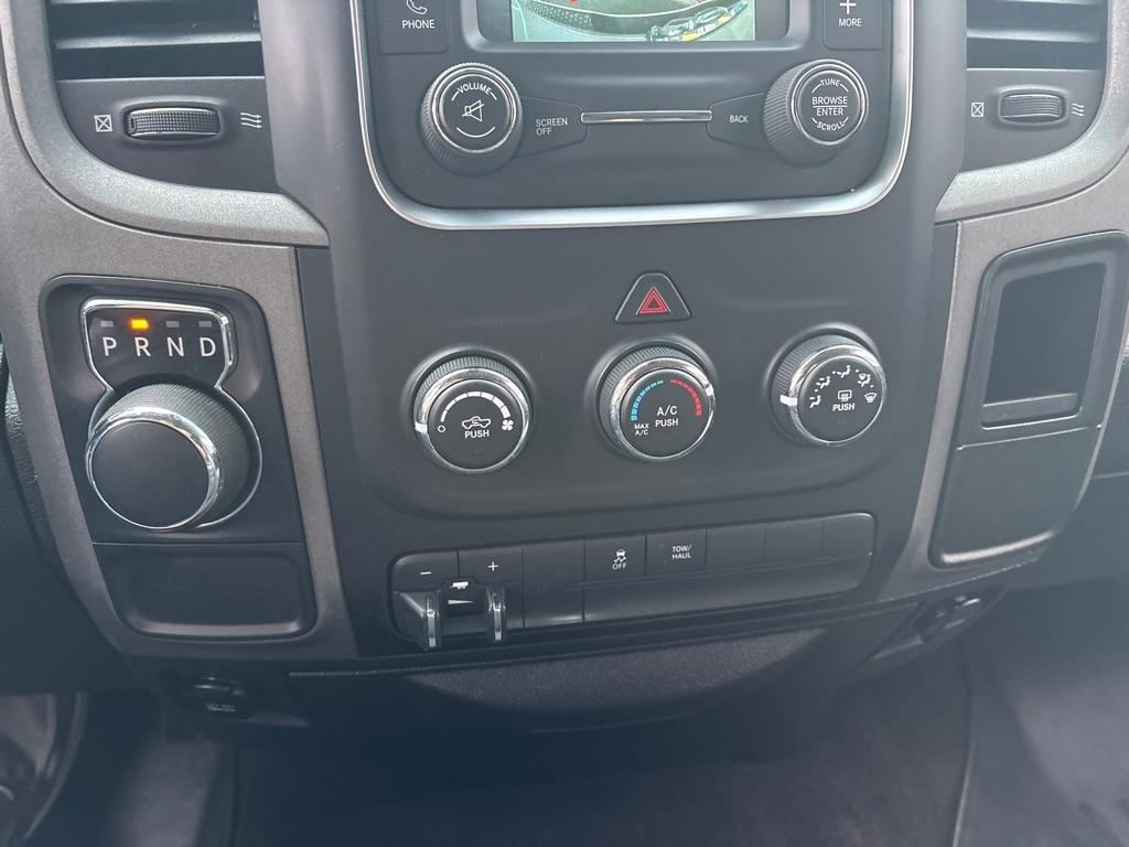 RAM 1500 2WD Crew Cab 140.5" Express 2015
