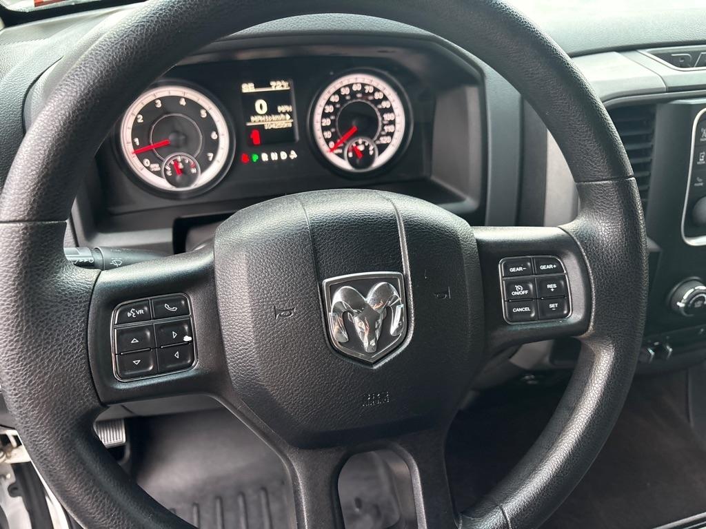 RAM 1500 2WD Crew Cab 140.5" Express 2015