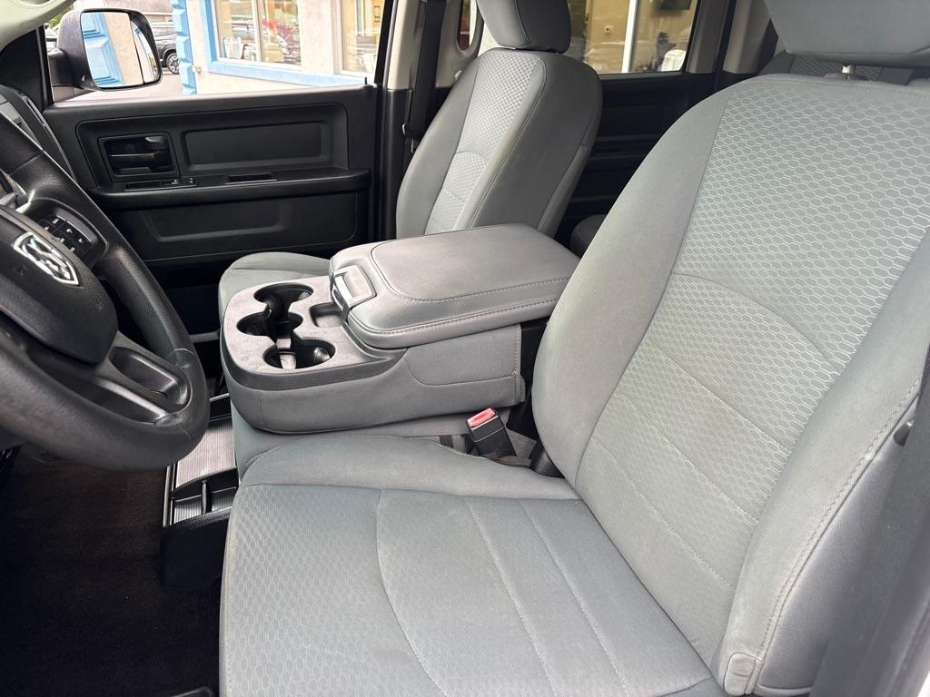 RAM 1500 2WD Crew Cab 140.5" Express 2015