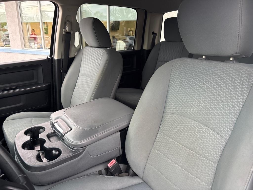 RAM 1500 2WD Crew Cab 140.5" Express 2015