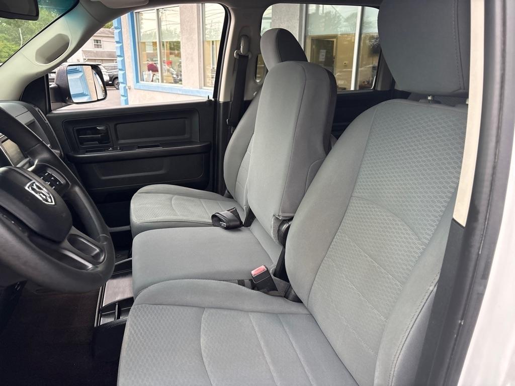 RAM 1500 2WD Crew Cab 140.5" Express 2015