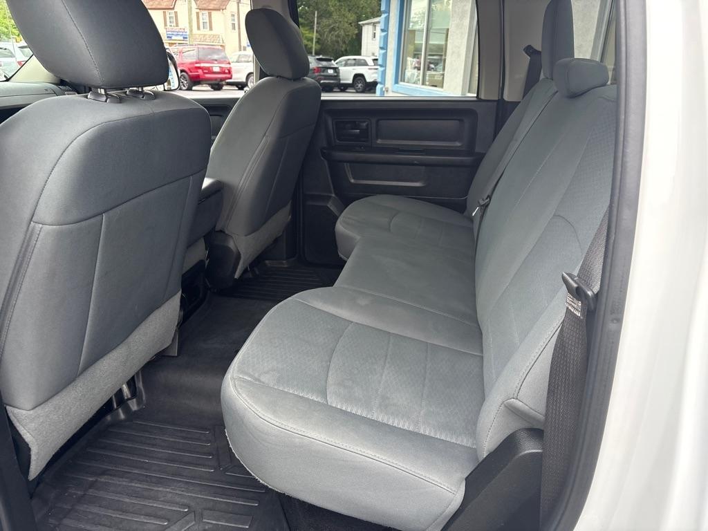 RAM 1500 2WD Crew Cab 140.5" Express 2015
