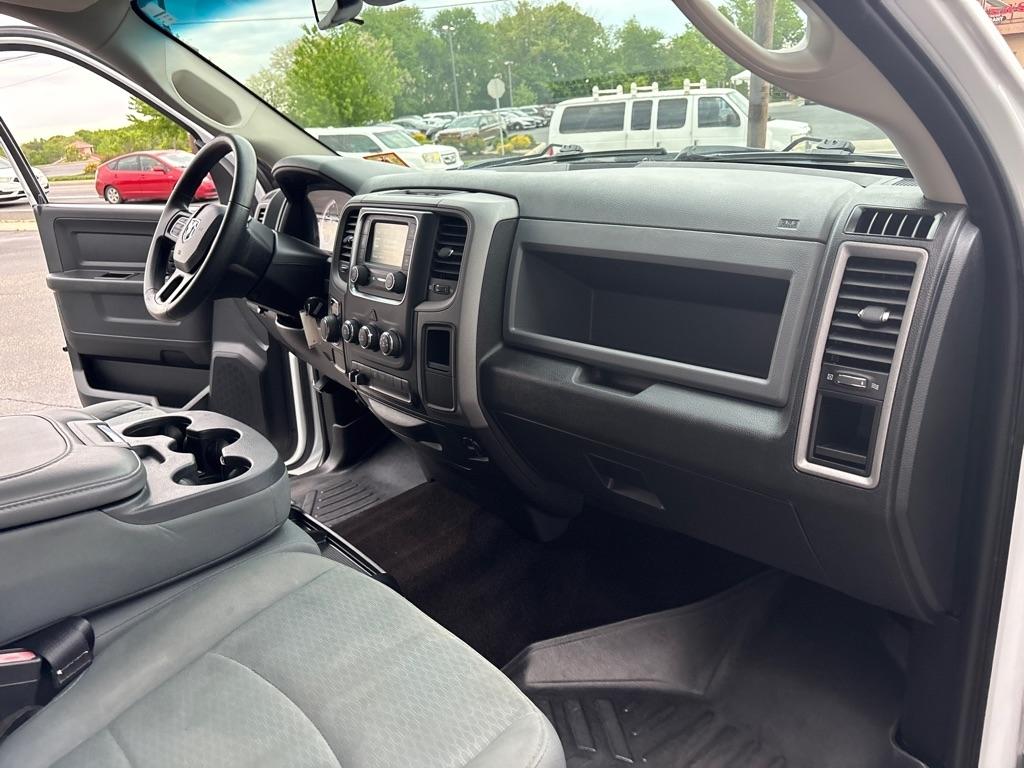 RAM 1500 2WD Crew Cab 140.5" Express 2015