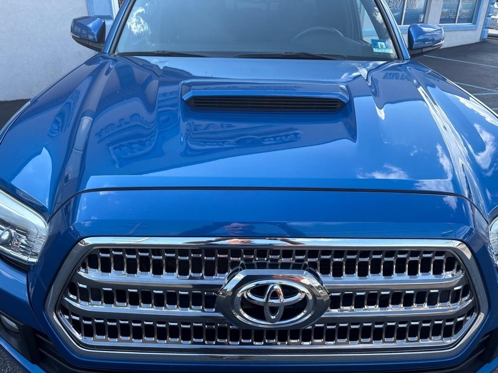 Toyota Tacoma 4WD Double Cab LB V6 AT TRD Off Road (Natl) 2016