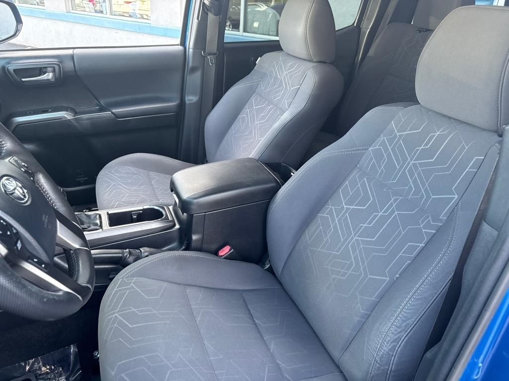 Toyota Tacoma 4WD Double Cab LB V6 AT TRD Off Road (Natl) 2016