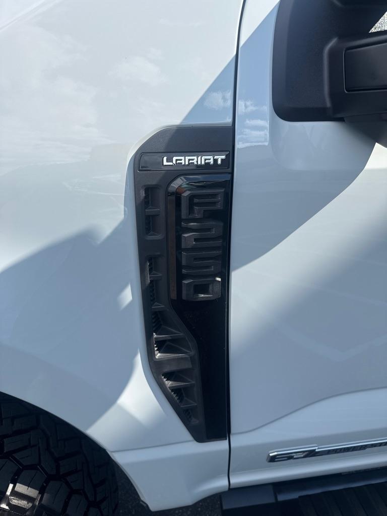 Ford Super Duty F-250 SRW Lariat 4WD SuperCab 6.75' Box 2025