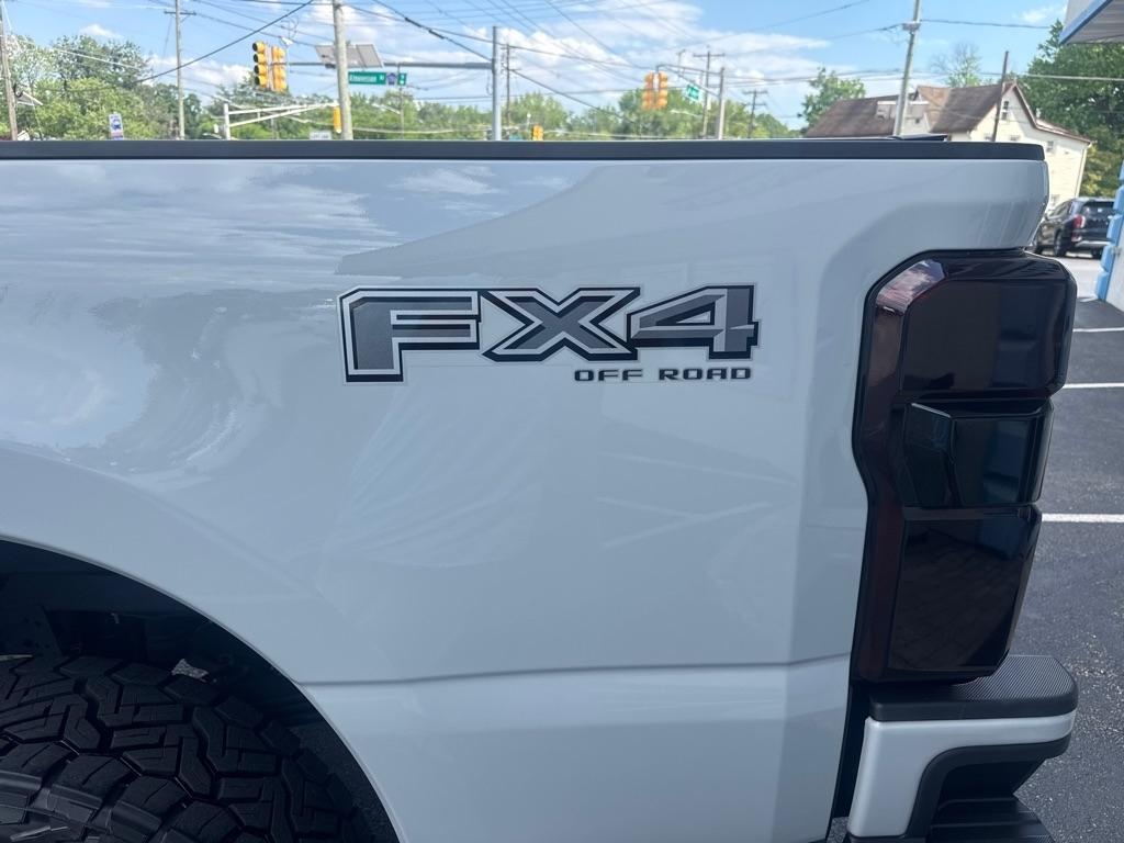 Ford Super Duty F-250 SRW Lariat 4WD SuperCab 6.75' Box 2025