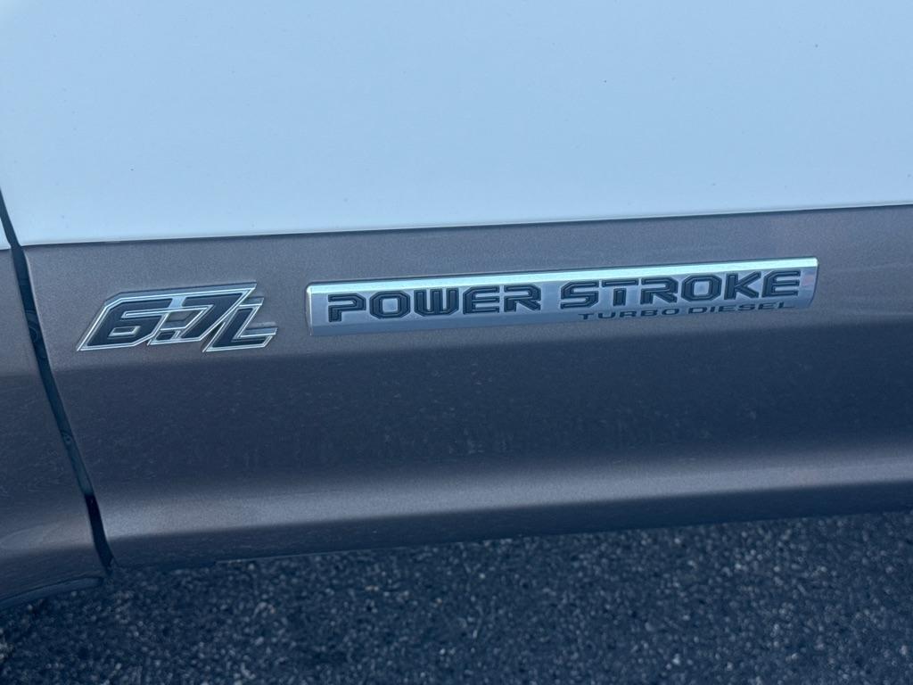 Ford Super Duty F-250 SRW King Ranch 4WD Crew Cab 8' Box 2022