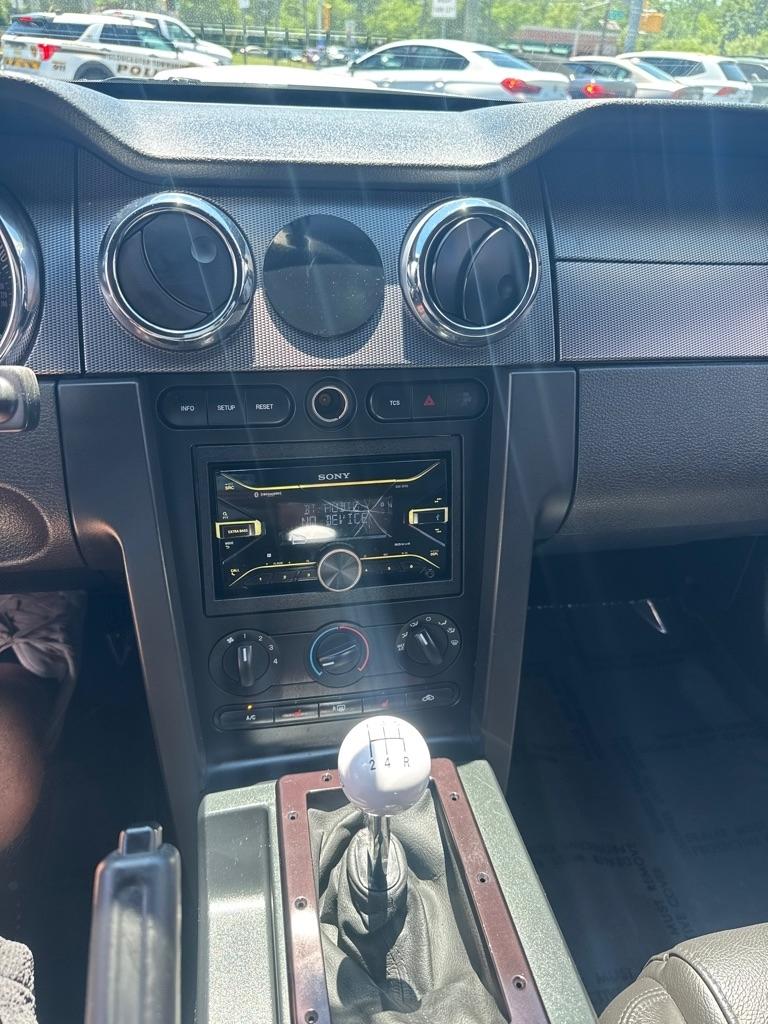 Ford Mustang 2dr Cpe GT Deluxe 2008