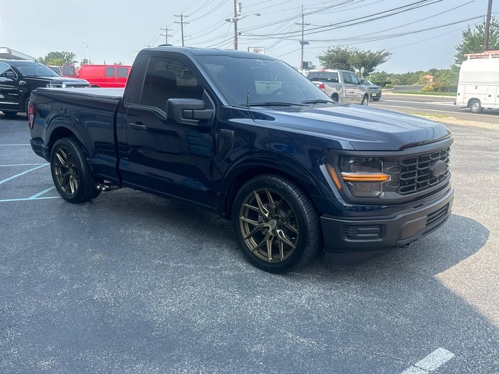 Ford F-150 XL 4WD Reg Cab 8' Box 2024
