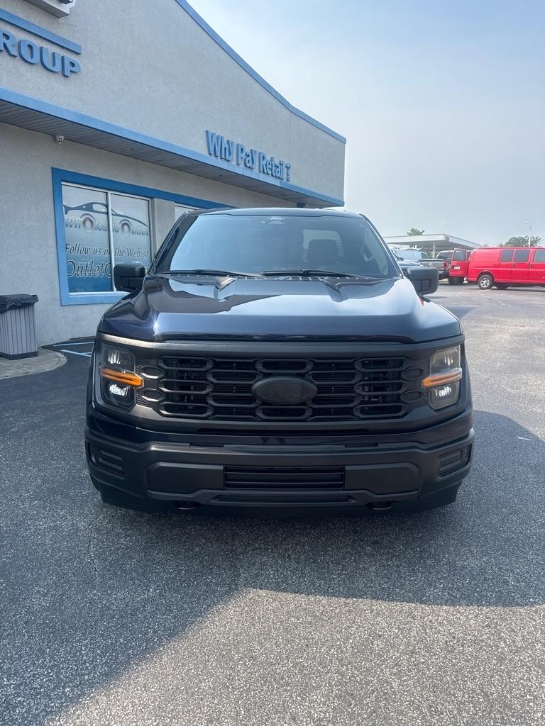 Ford F-150 XL 4WD Reg Cab 8' Box 2024