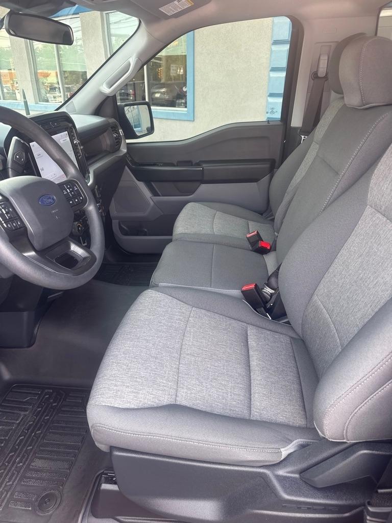 Ford F-150 XL 4WD Reg Cab 8' Box 2024