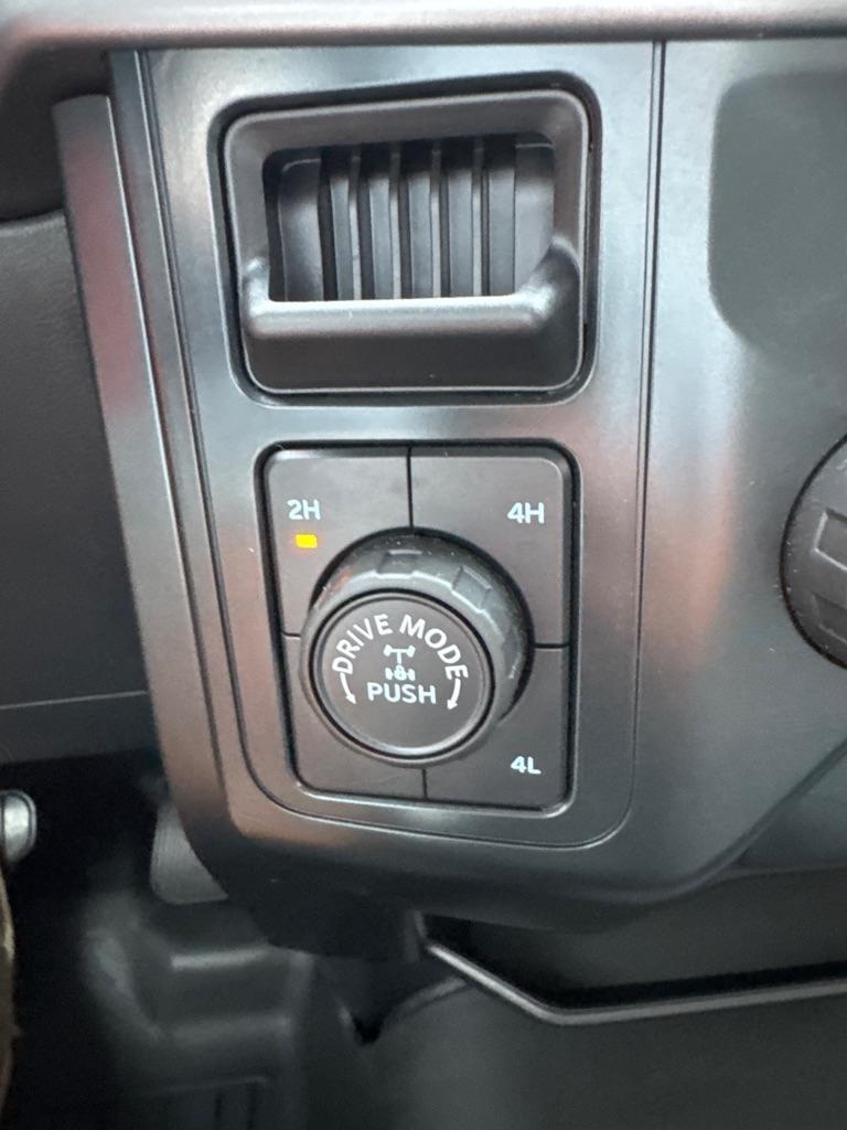 Ford F-150 XL 4WD Reg Cab 8' Box 2024
