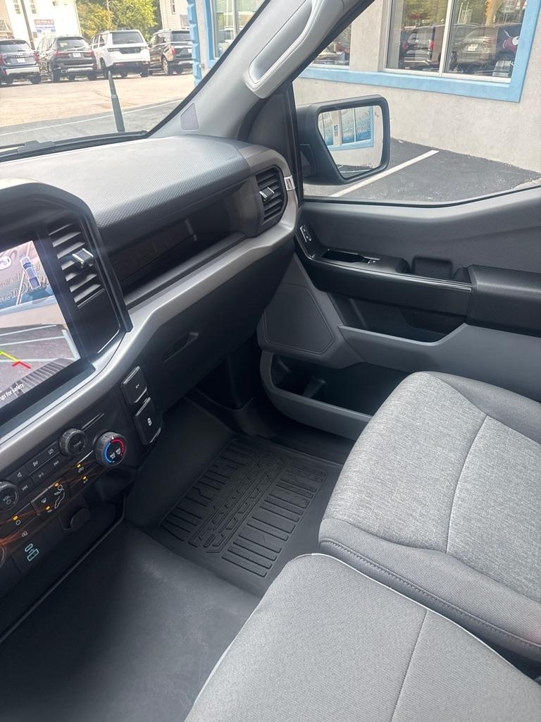 Ford F-150 XL 4WD Reg Cab 8' Box 2024