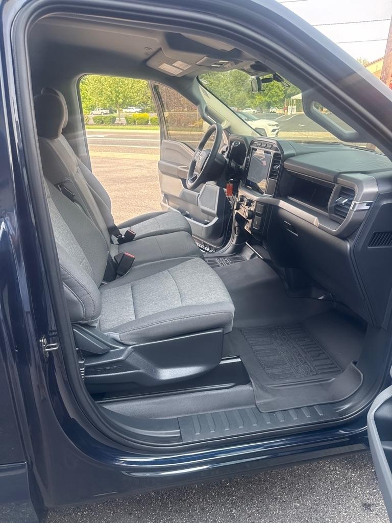 Ford F-150 XL 4WD Reg Cab 8' Box 2024